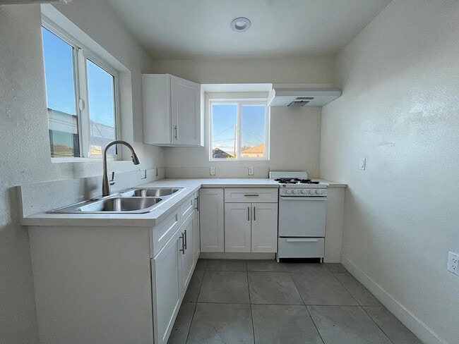 Ángulo de cocina 1 - 5017 Clara St