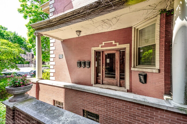 Building Photo - 5121 S Ellis Ave