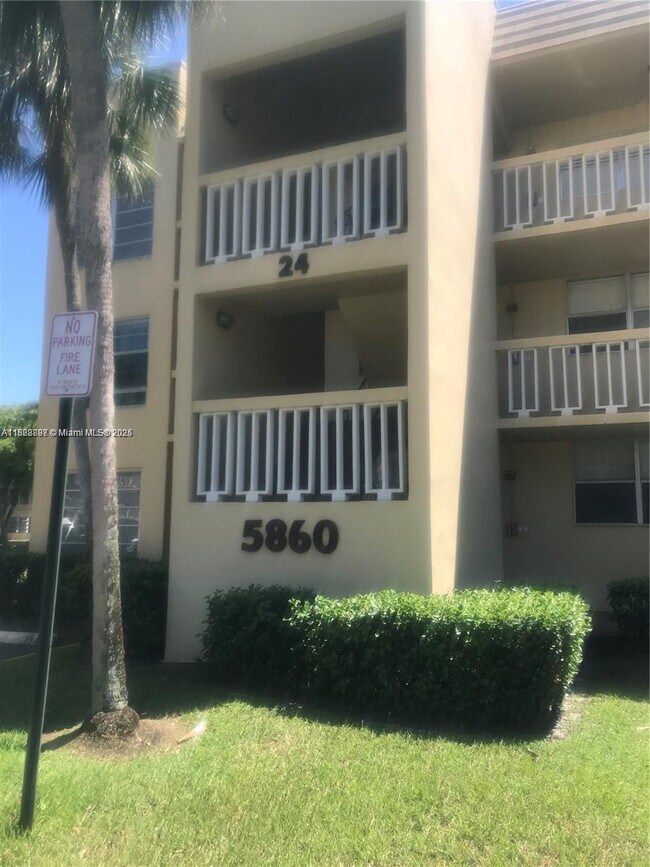 Foto del edificio - 5860 NW 64th Ave