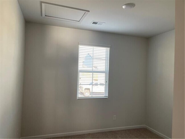 Foto del edificio - 240 Summerwood Ln