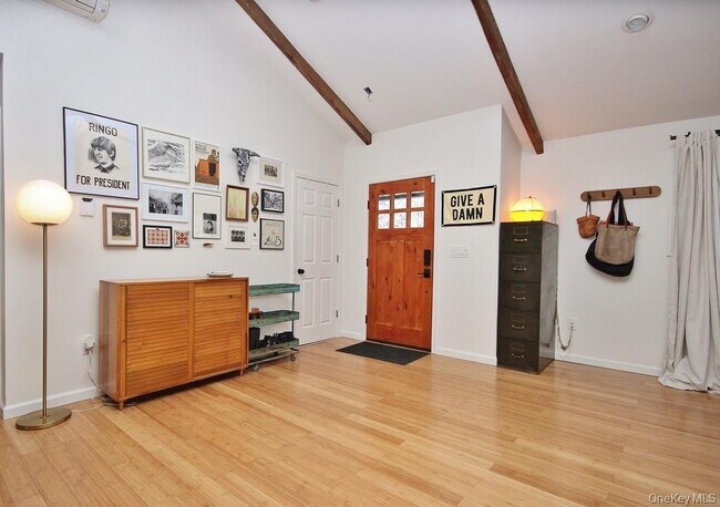 Foto del edificio - 117 Seven Hills Lake Dr