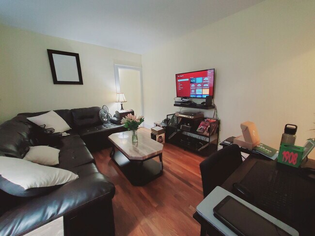 Foto del edificio - 641 Summer St