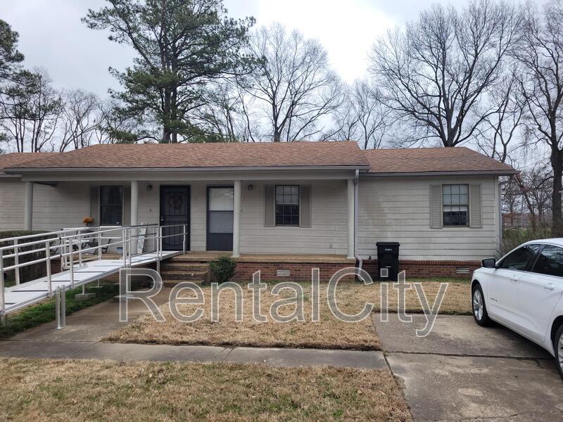 Primary Photo - 116 Eastlawn Dr