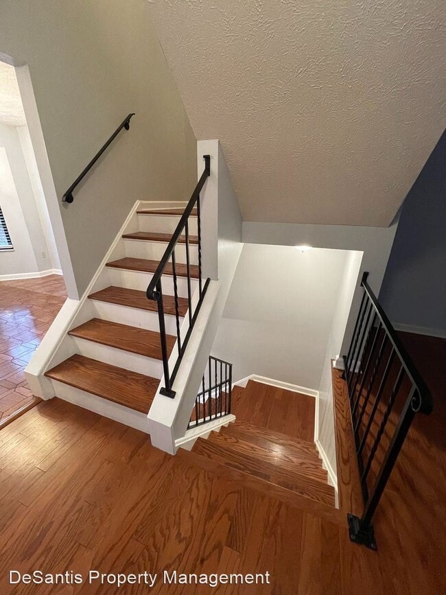 Building Photo - 2 br, 1.5 bath House - 564 Thorncliffe Drive