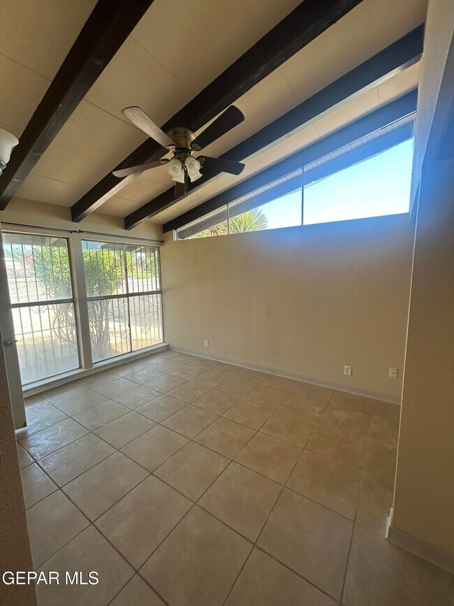 Foto del edificio - 212 Crestmont Dr
