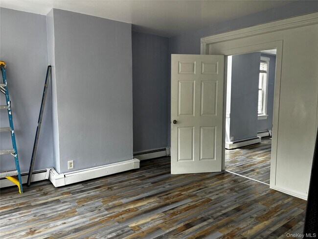 Building Photo - 79 Ravine Ave