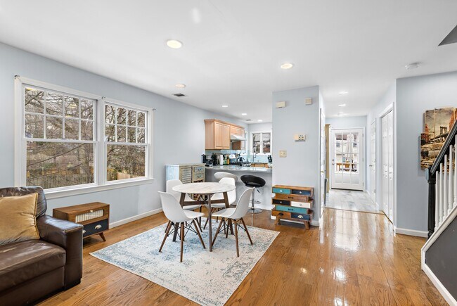 Building Photo - 72 Roland Ave