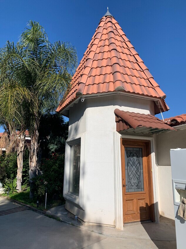 Primary Photo - 18764 Consul Ave