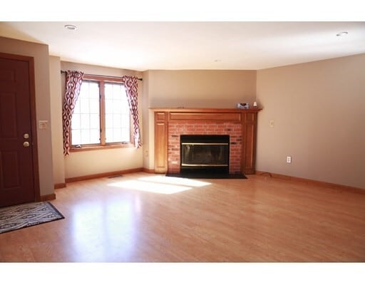 Building Photo - 128 Parker St