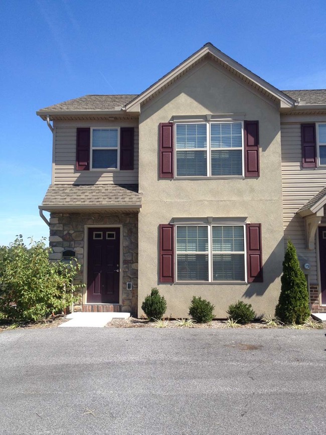 Building Photo - High Pointe Townhomes