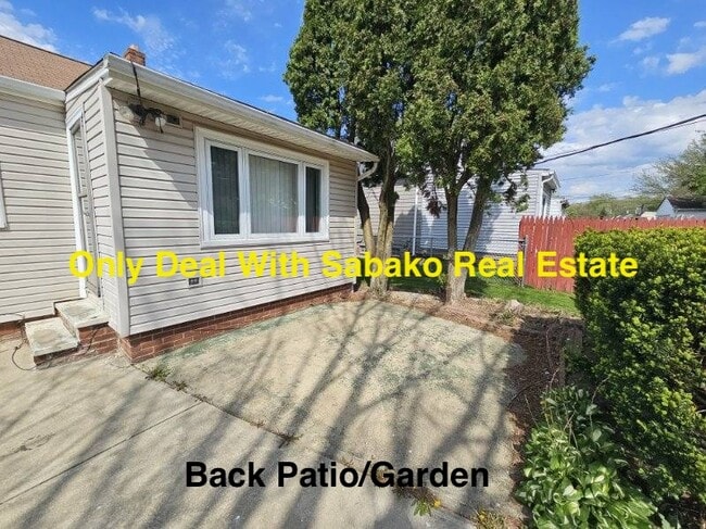 Back Patio/Entrance - 4154 Stonehaven Rd