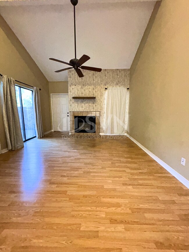 Foto del edificio - 200 Parma Dr