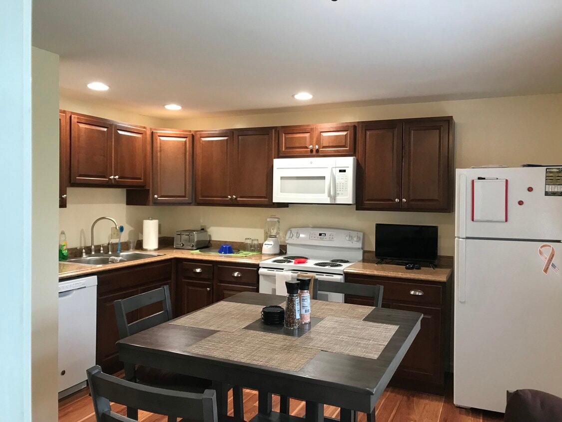 73 Cortland Dr W, McKees Rocks, PA 15136 Townhome Rentals in McKees