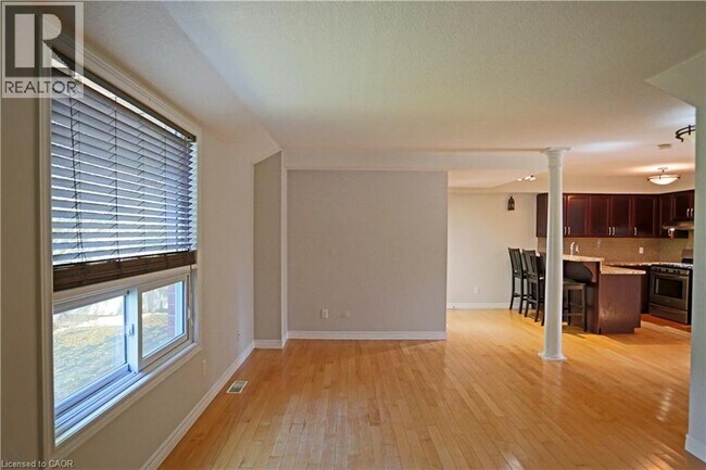 Photo du bâtiment - 632 Columbia Forest Blvd