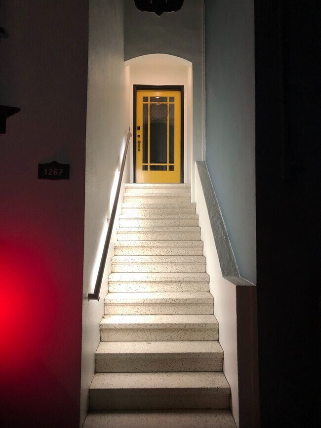 Building Photo - High End Renovation, Dog Friendly, Parking...
