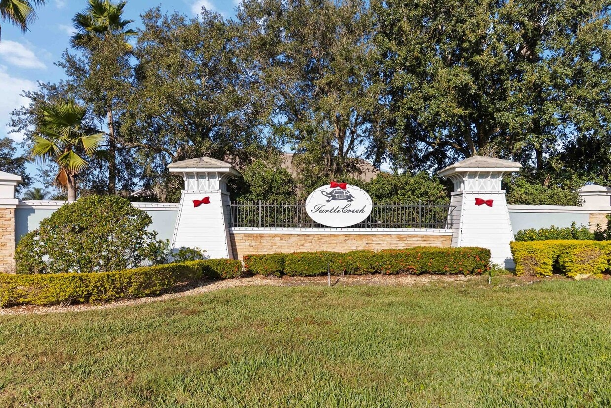 Beautiful Townhome with Private Courtyard & 2-Car Garage Near Lake Nona - Beautiful Townhome with Private Courtyard & 2-Car Garage Near Lake Nona