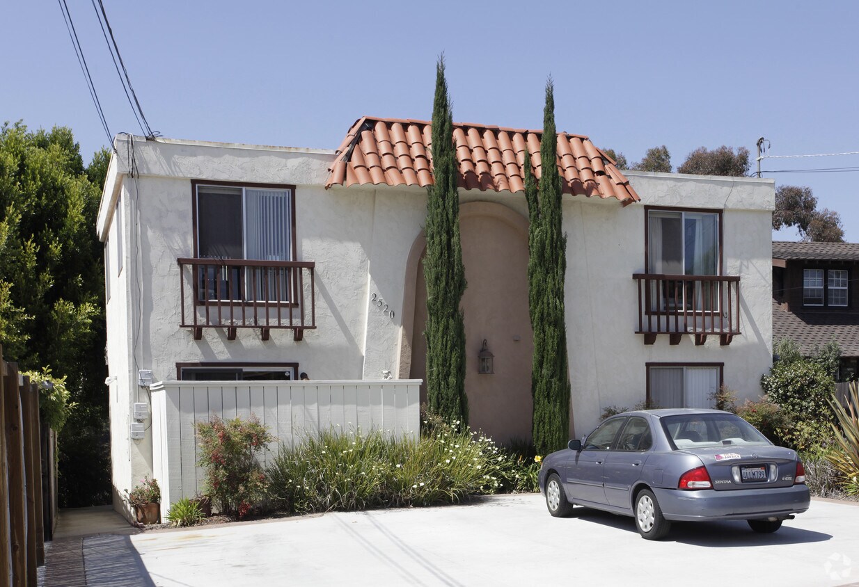 Primary Photo - 2520 Collier Ave