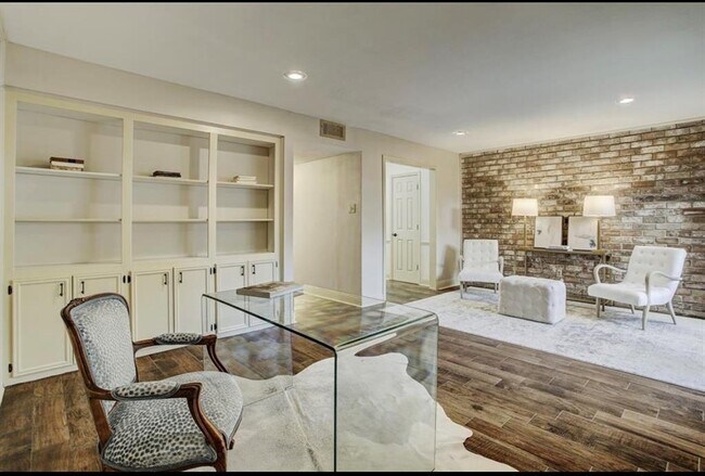 Foto del edificio - 13156 Trail Hollow Dr