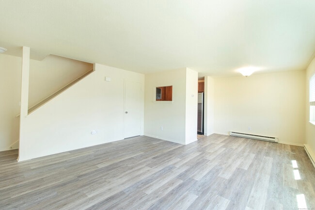 Building Photo - 12 Pineview Dr