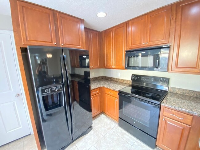 Building Photo - 13838 Phoenix Dr