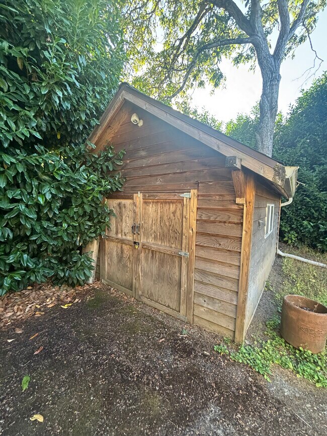 Foto del edificio - 8015 N John Ave