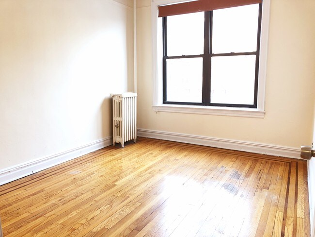 Foto del edificio - 30-85-85 44th St