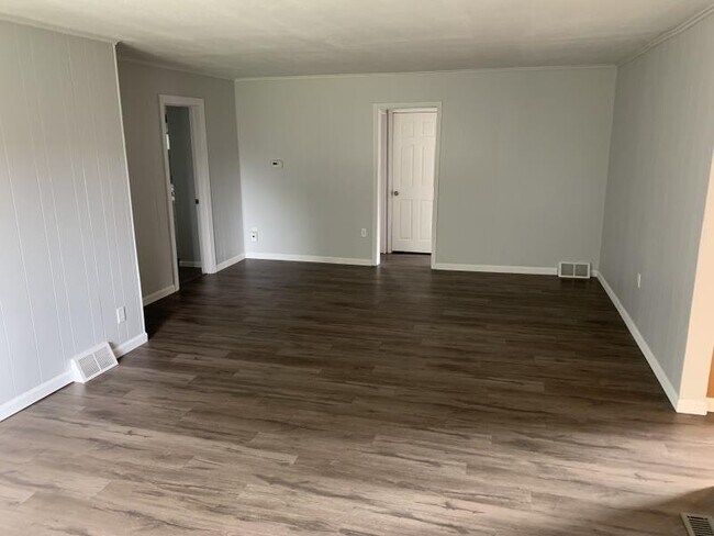 Building Photo - 800 Dowell Ave