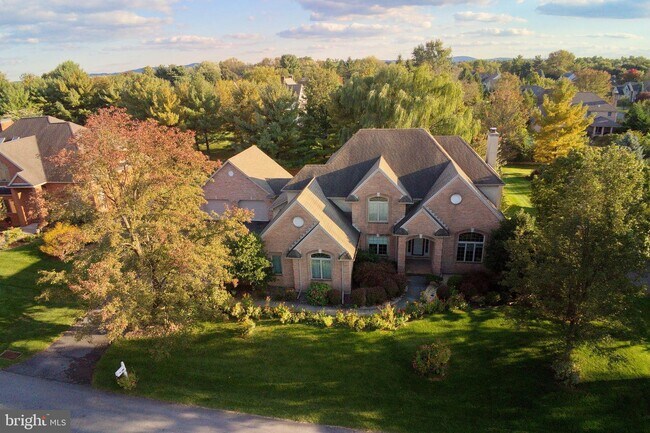 Building Photo - 4203 Eisenhower Dr