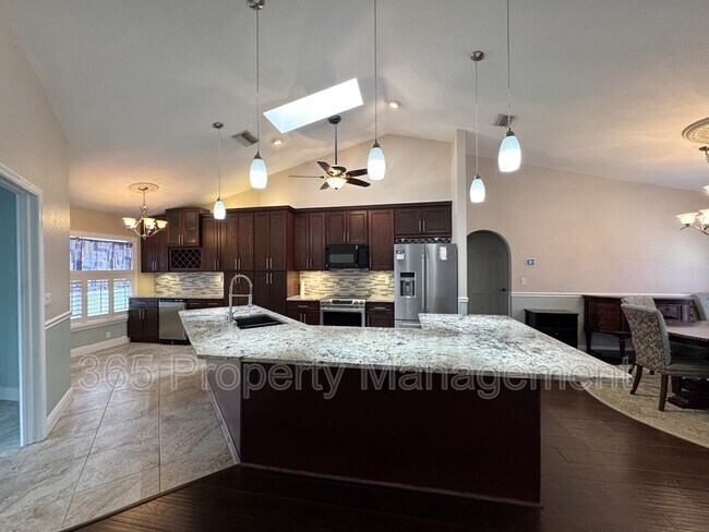 Foto del edificio - 6153 Mountain Way Ave