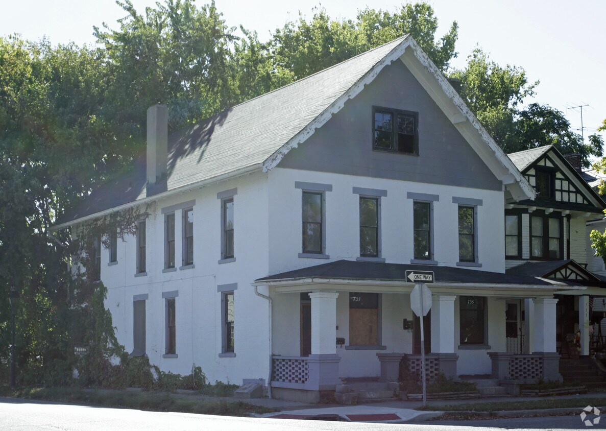 Primary Photo - 735-737 Campbell Ave