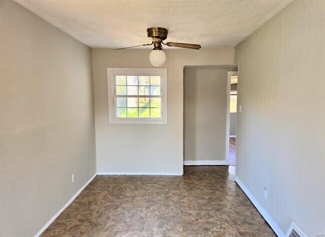 Foto del edificio - "Charming 3-Bedroom Home on Cameron Road, St. Louis – Cozy 1026 Sq Ft with Full Bath!"  We accept...