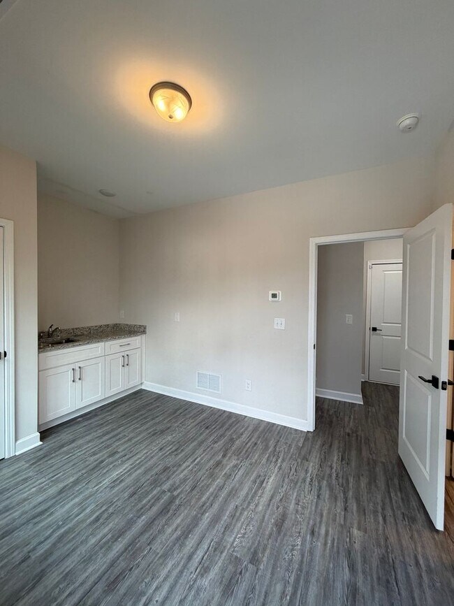 Foto del edificio - Stunning 3 Bed | 3.5 Bath Townhome in Atlanta’s Sought-After Upper Westside (30318)