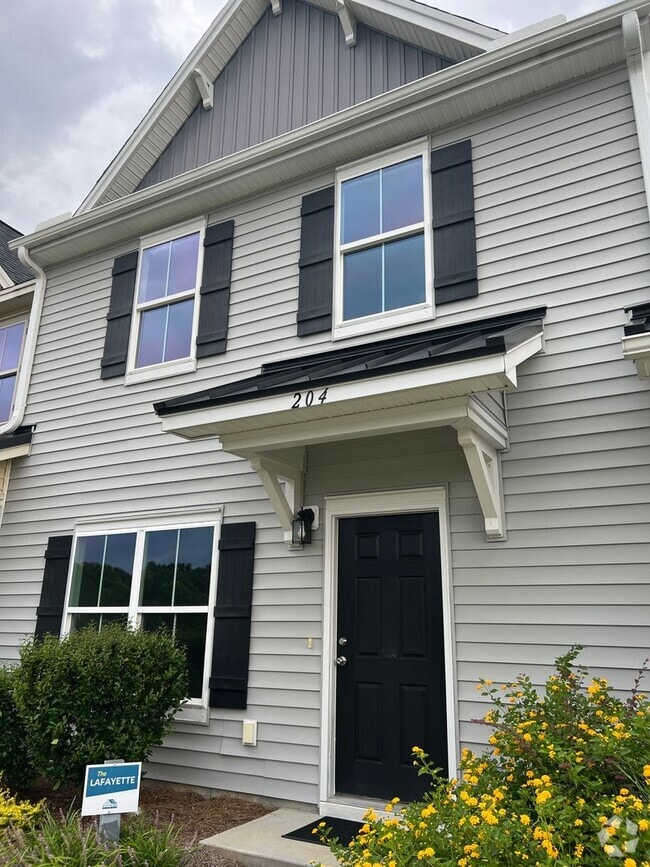Building Photo - 204 Swallowtail Ln