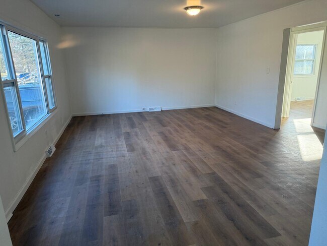 Foto del edificio - 1665 Elaine Rd