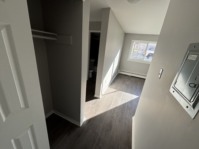Building Photo - Cozy Unit Ready to Occupy