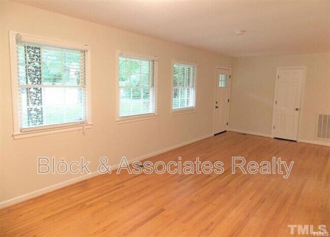 Building Photo - 2409 Sparwood Dr