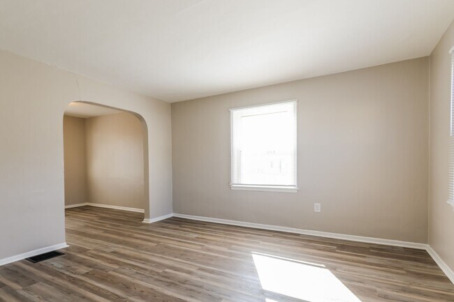 Foto del edificio - 1344-1346-1346 E Cedarview Dr