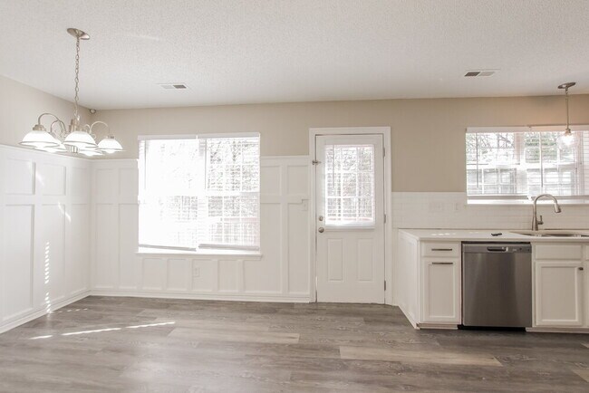 Foto del edificio - 8416 Bristol Ford Pl