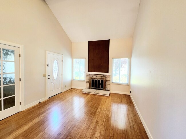 Building Photo - Foster City townhouse