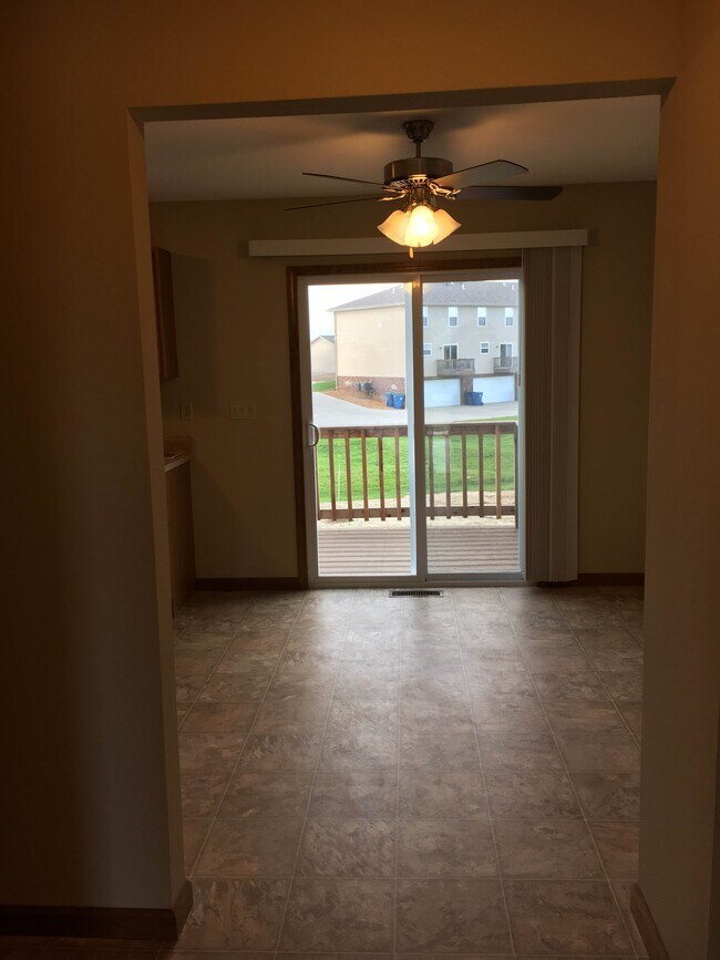 Foto del edificio - 7551 Springmill Dr