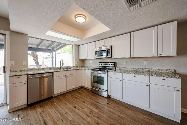 Building Photo - 3016 W Libby St