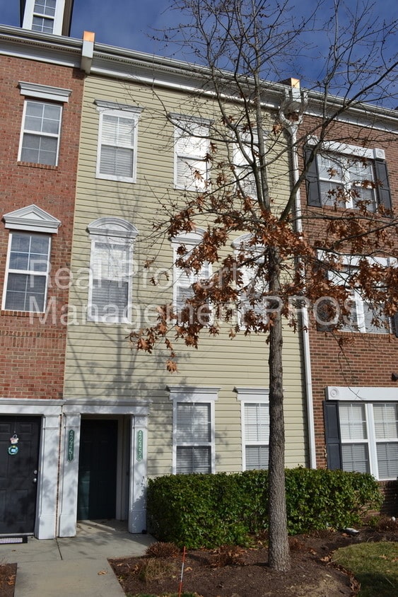 Primary Photo - 42451 Rockrose Sq
