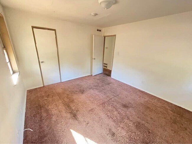 Building Photo - 1405 Wyman St NE