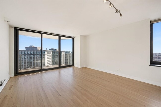 Foto del edificio - 3660 N Lake Shore Dr