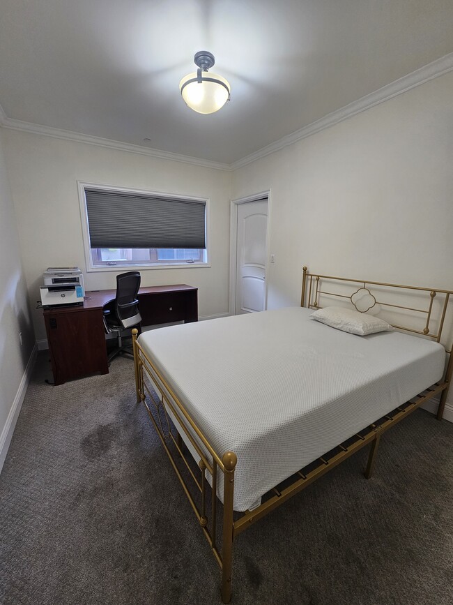 Building Photo - 927 S Wooster St