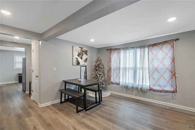 Foto del edificio - 1012 Willis Ave