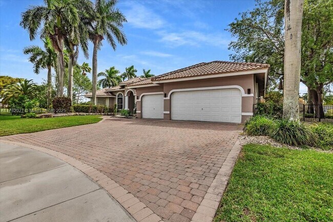 Building Photo - 2534 Poinciana Dr
