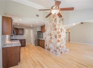 Building Photo - 1011 Hillside Oaks Dr