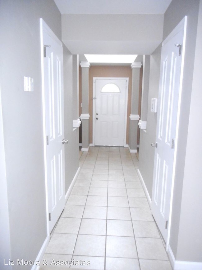 Building Photo - 3 br, 2.5 bath House - 17 George Court