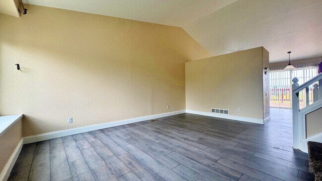 Building Photo - Welcome to this Fantastic 4 Bed 2.5 Bath i...